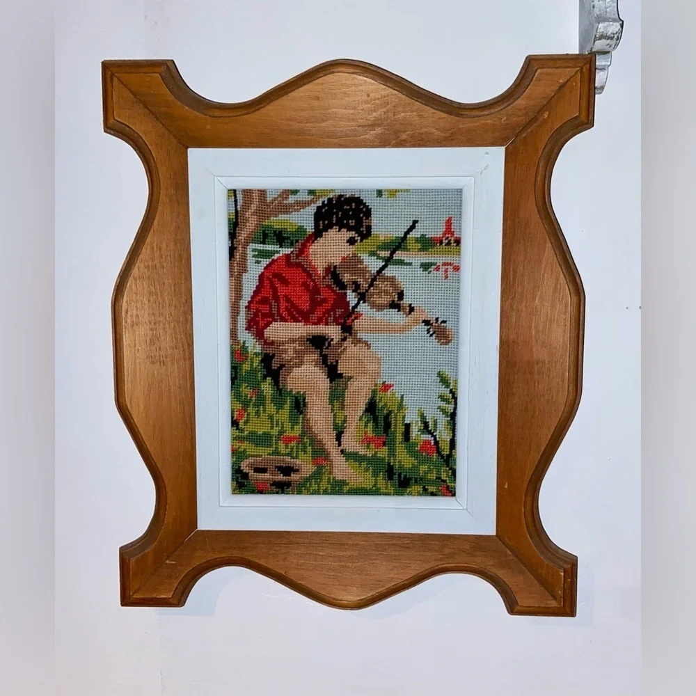 Vintage Embroidery needlepoint canevas framed on curved hems wood frame - Picture 1 of 12